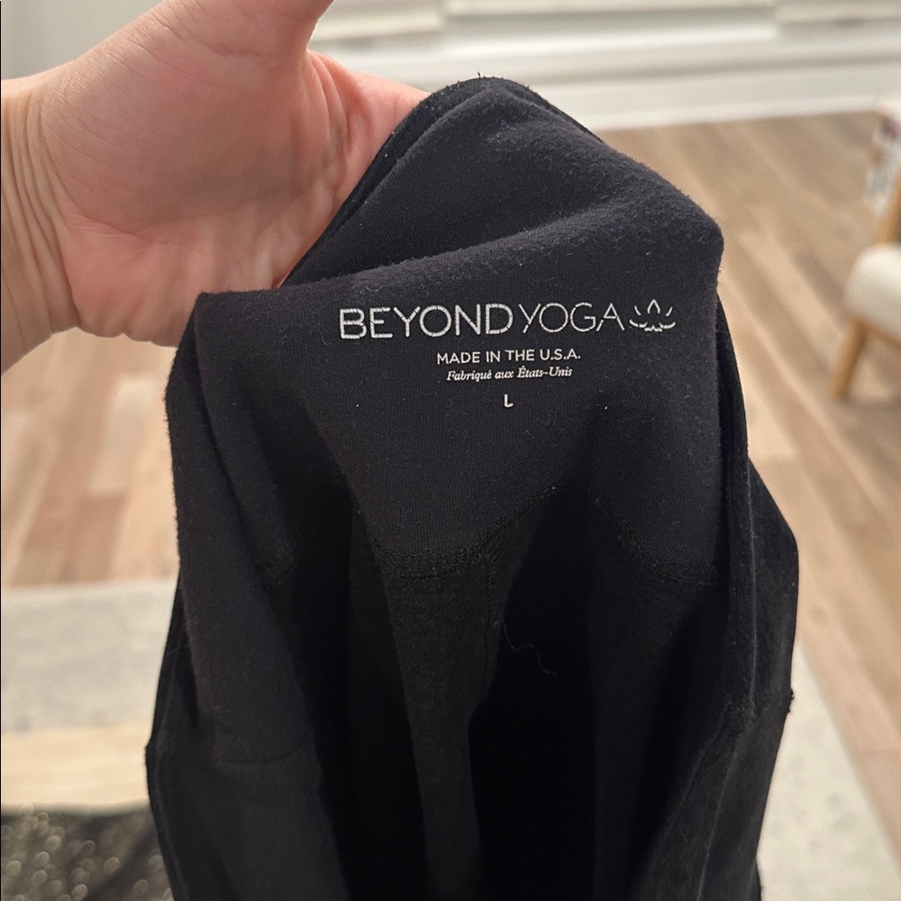 Beyond Yoga Black grey Leggings - Picture 5 of 6
